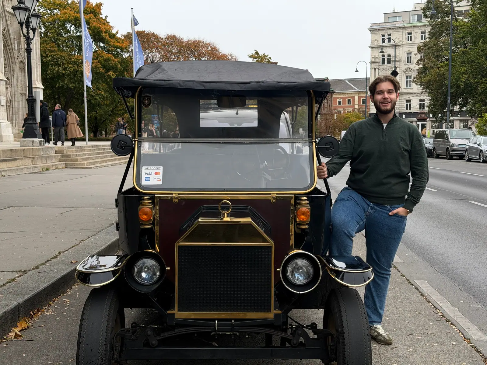 The vintage car and its driver on the Ringstraße